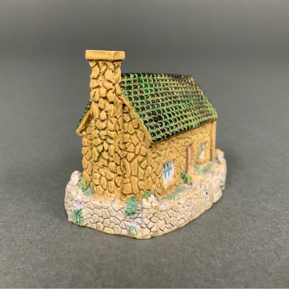 Baileys Irish Cream collector’s cottage, 1997 - Picture 4 of 6